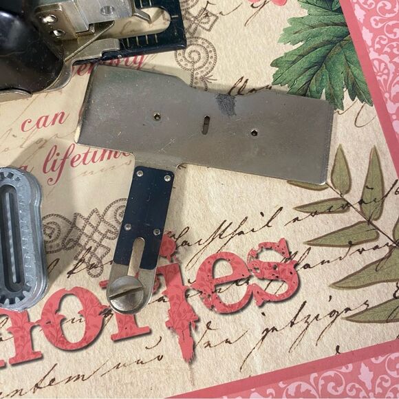 Singer Sewing Machine Vintage Button Holer Original Box Instructions Model 99 - Picture 9 of 13